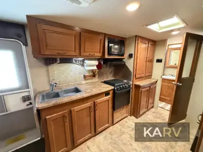 2016 Lance Lance Travel Trailers 2295 photo 16