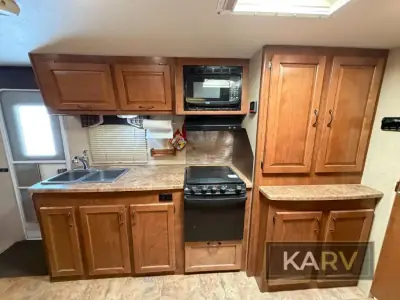 2016 Lance Lance Travel Trailers 2295 photo 17