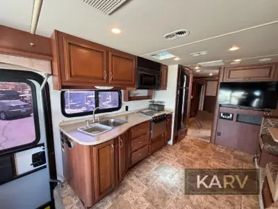 2011 Fleetwood Bounder Classic 34B photo 15