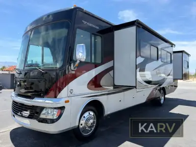 2011 Fleetwood Bounder Classic 34B photo 3