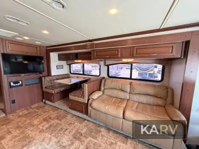 2011 Fleetwood Bounder Classic 34B photo 17