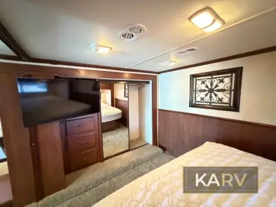 2011 Fleetwood Bounder Classic 34B photo 28