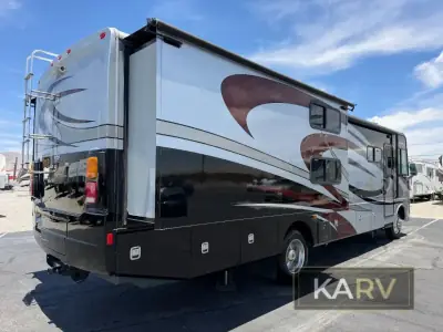 2011 Fleetwood Bounder Classic 34B photo 7