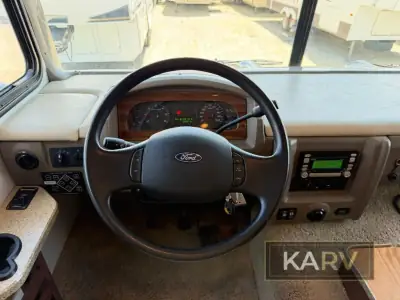 2011 Fleetwood Bounder Classic 34B photo 37