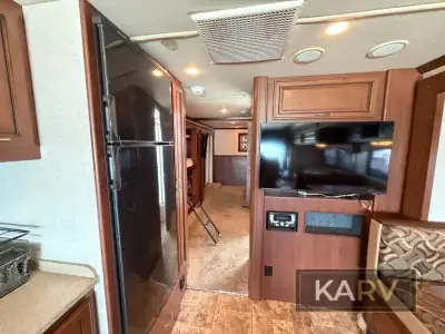2011 Fleetwood Bounder Classic 34B photo 18