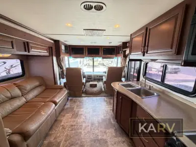 2011 Fleetwood Bounder Classic 34B photo 32