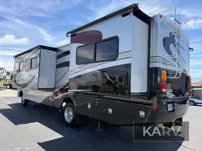 2011 Fleetwood Bounder Classic 34B photo 5