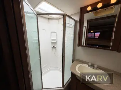 2011 Fleetwood Bounder Classic 34B photo 25