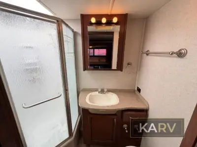 2011 Fleetwood Bounder Classic 34B photo 23