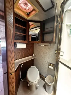 1997 Country Coach Magna 360 Tribute photo 29