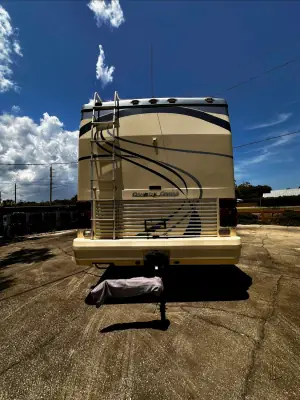 1997 Country Coach Magna 360 Tribute photo 2