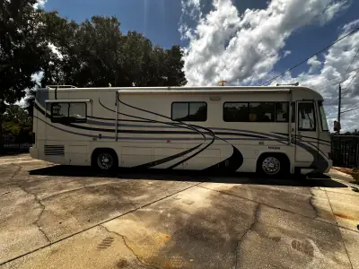 1997 Country Coach Magna 360 Tribute photo 3