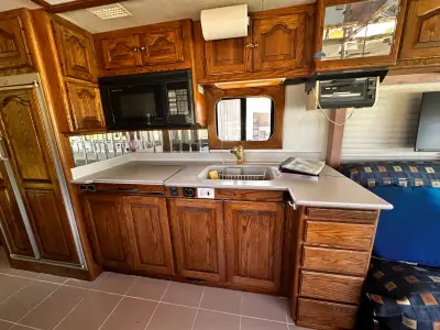1997 Country Coach Magna 360 Tribute photo 18