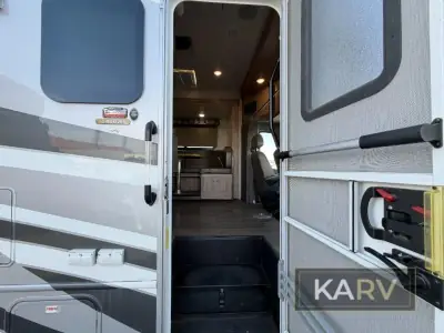 2018 Forest River Sunseeker MBS 2400W photo 15