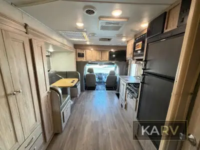 2018 Forest River Sunseeker MBS 2400W photo 31