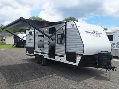 2026 Palomino PUMA CAMPING EDITION 20BHCE photo 3
