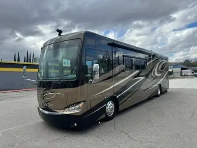 2013 Tiffin Motorhomes Phaeton 40QBH Freightliner XCR Chassis photo 3