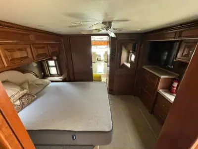 2013 Tiffin Motorhomes Phaeton 40QBH Freightliner XCR Chassis photo 22