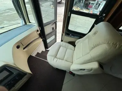 2013 Tiffin Motorhomes Phaeton 40QBH Freightliner XCR Chassis photo 6