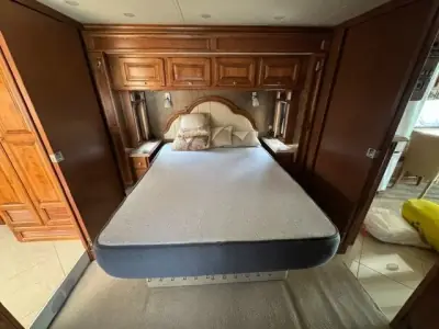 2013 Tiffin Motorhomes Phaeton 40QBH Freightliner XCR Chassis photo 28