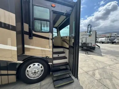 2013 Tiffin Motorhomes Phaeton 40QBH Freightliner XCR Chassis photo 5