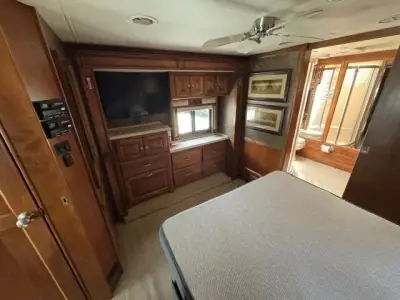2013 Tiffin Motorhomes Phaeton 40QBH Freightliner XCR Chassis photo 15