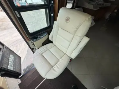 2013 Tiffin Motorhomes Phaeton 40QBH Freightliner XCR Chassis photo 38