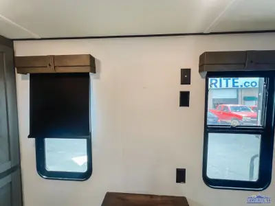 2027 Forest River Puma Vista 421LFT photo 33
