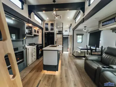 2027 Forest River Puma Vista 421LFT photo 8