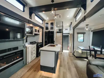 2027 Forest River Puma Vista 421LFT photo 9