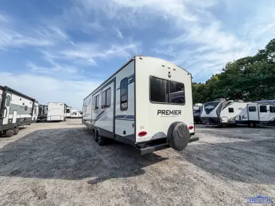 2022 Keystone Premier Ultra Lite 30RIPR photo 3