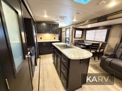 2017 Grand Design Imagine 2950RL photo 18