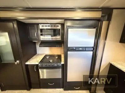 2017 Grand Design Imagine 2950RL photo 19