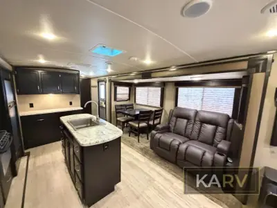 2017 Grand Design Imagine 2950RL photo 14