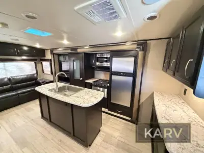 2017 Grand Design Imagine 2950RL photo 10