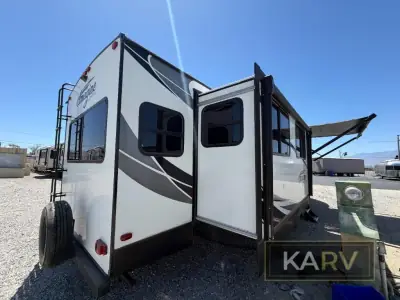 2017 Grand Design Imagine 2950RL photo 6