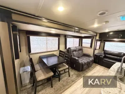 2017 Grand Design Imagine 2950RL photo 11