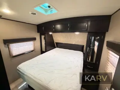 2017 Grand Design Imagine 2950RL photo 23