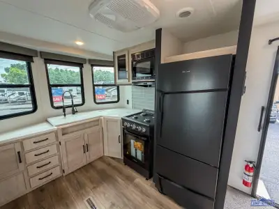 2027 Forest River Puma Vista 39FKL photo 4
