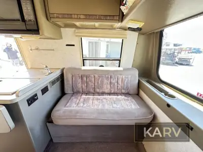 1995 Winnebago Rialta 221RD photo 13