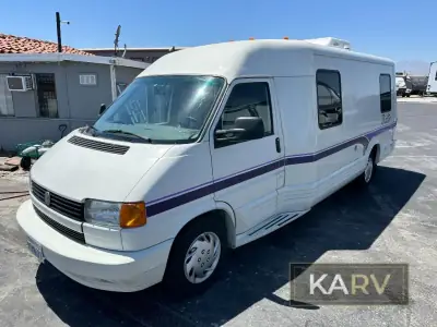 1995 Winnebago Rialta 221RD photo 2