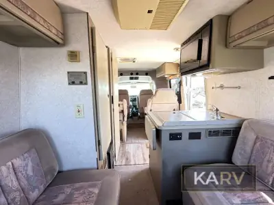 1995 Winnebago Rialta 221RD photo 15