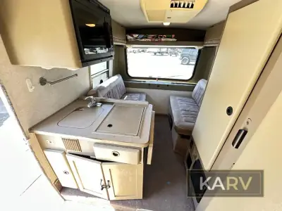 1995 Winnebago Rialta 221RD photo 11