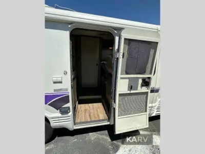 1995 Winnebago Rialta 221RD photo 7