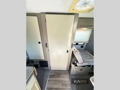 1995 Winnebago Rialta 221RD photo 8