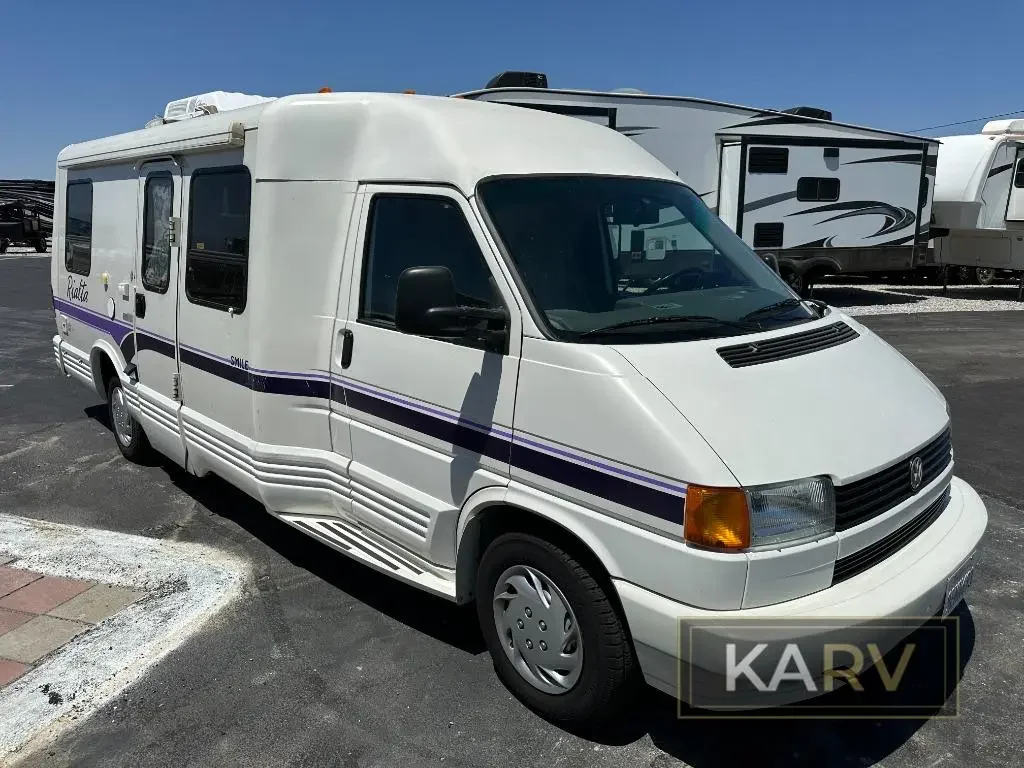 1995 Winnebago Rialta 221RD exterior