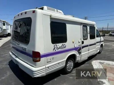 1995 Winnebago Rialta 221RD photo 4