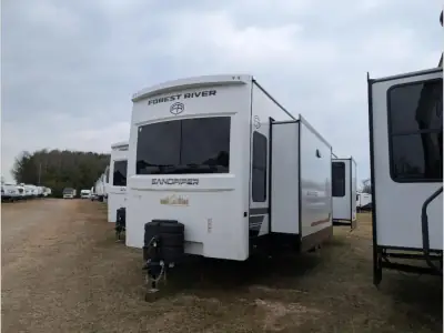 2026 Forest River Sandpiper Destination Trailers 389HBFL photo 3