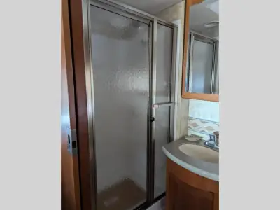 2012 Winnebago Adventurer 37F photo 18