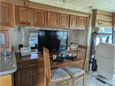 2012 Winnebago Adventurer 37F photo 10